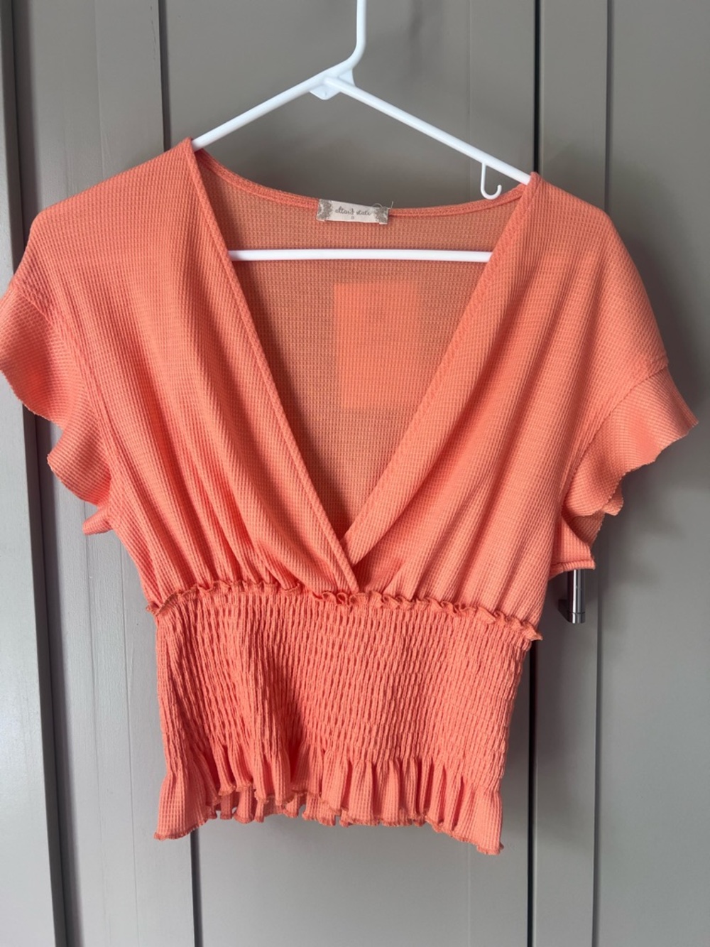 Altar'd State Coral V-Neck Smocked Waist Crop Top - Size Small - New With Tag